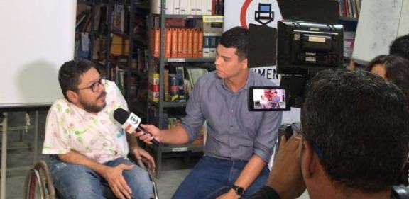 Jeorge concedeu entrevista para a TV Globo sobre produção e acessibilidade.